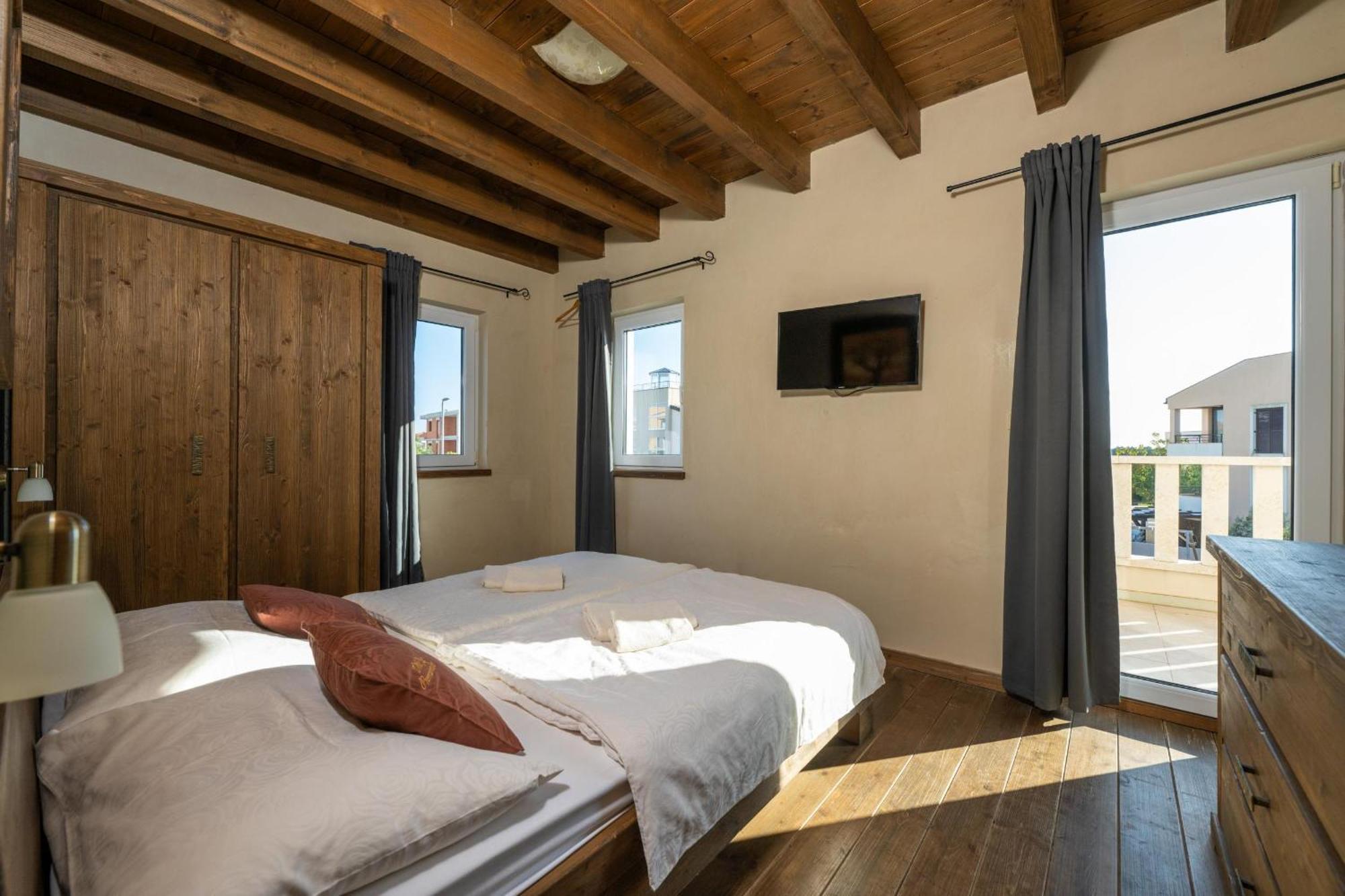 Villa CASTAGNA holiday home Premantura Esterno foto